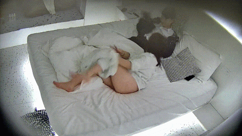 公寓酒店2 10-25都是社会人儿呐 一对纹身情侣 女人一听要操逼 脱裤子的动作急切而生疏 最后被射一肚子-老宋小屋