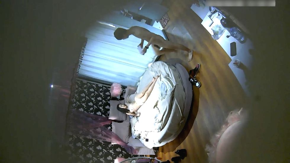 图片[4]-苗条性感的高颜值美女酒店被性欲旺盛的男友用手疯狂扣插嫩穴后猛烈爆操,美女搞的太痛不让操了,只能口爆!-老宋小屋