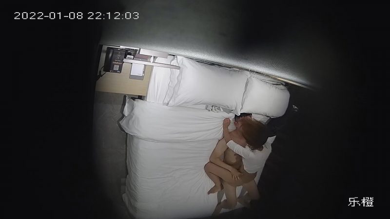 2022.1.8乐橙酒店偷拍热恋情侣干了好几炮，体外射精，无套真爽-老宋小屋