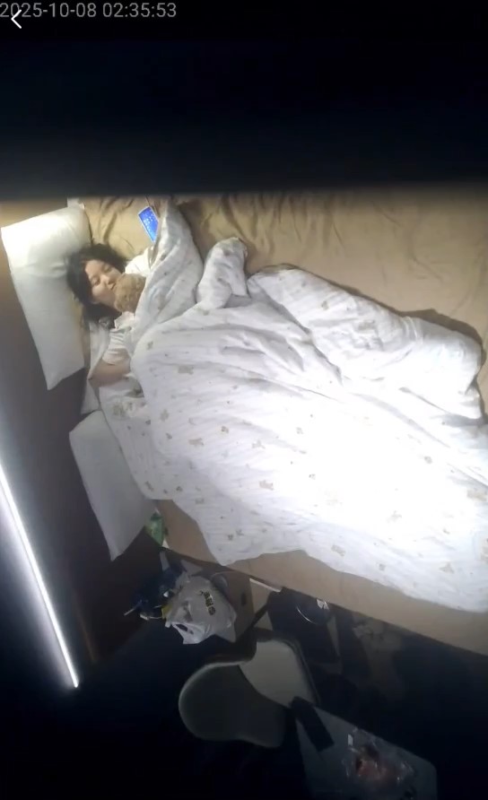 图片[2]-2025-10-8天眼酒店偷拍 有些害羞的大眼长发美女主动求操，男友后入打屁股啪啪-老宋小屋