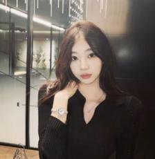 吉林长春巨乳母狗❤️赵艳❤️性爱自拍流出 精神小妹和男友酒店激情打炮 口交中出各种花式释放性欲！[MP4/99MB]-老宋小屋