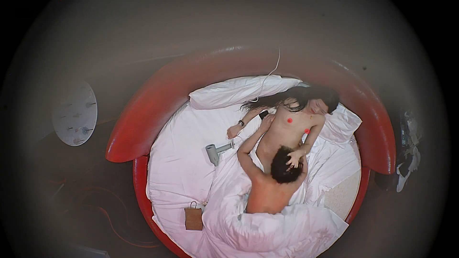 图片[2]-1-13流出酒店偷拍情趣圆床蝴蝶结笑容甜美的女少女被男友操的面色潮红-老宋小屋