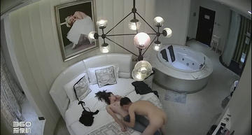 图片[2]-特色酒店豪华房偷拍和长发苗条女同事开房干累了在按摩浴缸吃点东西补充一下-老宋小屋