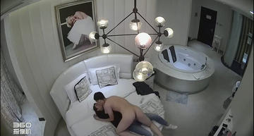 特色酒店豪华房偷拍和长发苗条女同事开房干累了在按摩浴缸吃点东西补充一下-老宋小屋