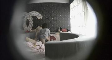 图片[4]-精品酒店偷拍黑丝短裤气质女白领和男同事偷情开房,2人都害羞磨叽半天才开操,男的屌真大刚操一会激动的射了!-老宋小屋