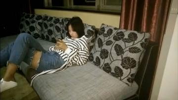 图片[3]-99年水嫩漂亮的大学美女和男友逃课出来酒店啪啪,小逼粉嫩肥厚,毛毛稀疏,操她时还有点害羞装玩手机,真嫩!-老宋小屋