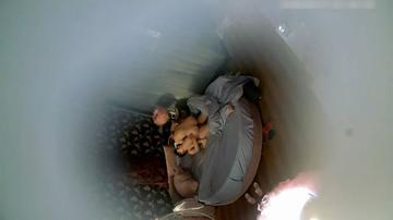 气质漂亮的牛仔裤美腿大学美女貌似给中年男当小三,来到酒店主动伺候男的啪啪,搞了一次没过瘾又做上面操!-老宋小屋