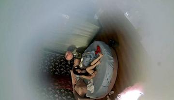 图片[3]-气质漂亮的牛仔裤美腿大学美女貌似给中年男当小三,来到酒店主动伺候男的啪啪,搞了一次没过瘾又做上面操!-老宋小屋