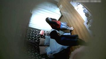 图片[2]-气质漂亮的牛仔裤美腿大学美女貌似给中年男当小三,来到酒店主动伺候男的啪啪,搞了一次没过瘾又做上面操!-老宋小屋