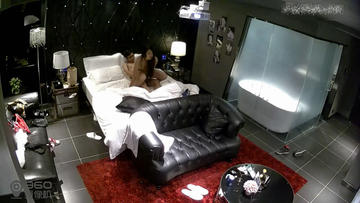 图片[4]-主题酒店豪华套房眼镜男同学一边看电影一边和女友啪啪 屌到这骚货尖叫不停-老宋小屋