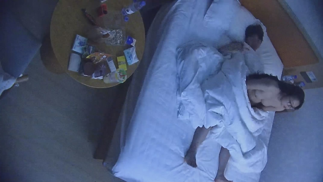 图片[4]-1-2新流出酒店偷拍假期不回家的学生情侣带了不少零食一块缠绵-老宋小屋