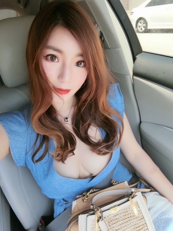 上海留学生网红UP主李真酒店约炮大款粉丝浴室做爱口爆颜射脸上1080P高清版-老宋小屋