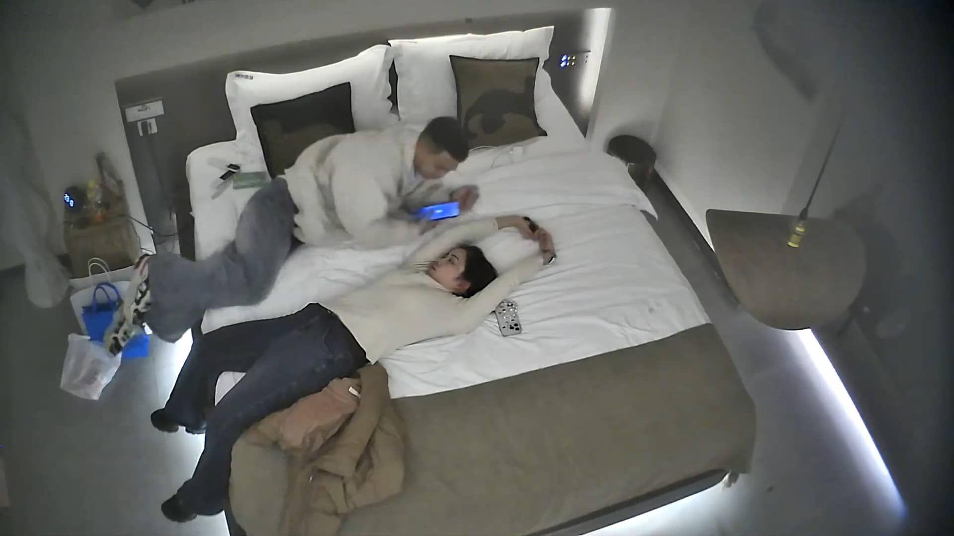 图片[1]-2-1流出酒店偷拍气质美女洗香香后被男盆友抱回床上啪啪内射-老宋小屋