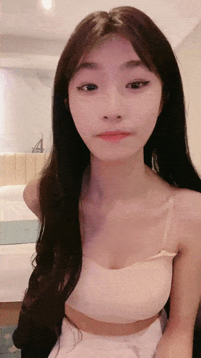 嗚崽醬~極品尤物美少女！酒店激情自慰！粗大假屌磨蹭抽插，多毛騷穴地上騎坐，妹妹極度淫騷-老宋小屋