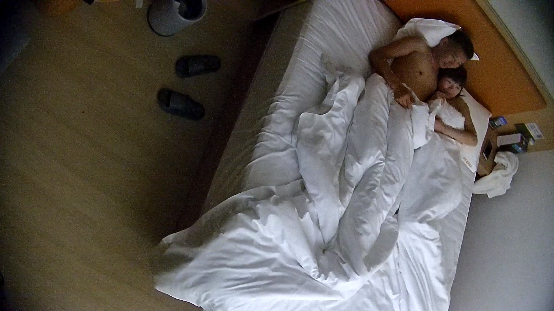 图片[1]-12-19流出酒店偷拍大叔约炮朋友媳妇开房偷情不戴套内射逼里-老宋小屋