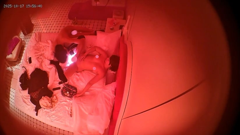 图片[5]-2025-10-17偷拍酒店 极品过膝黑丝美女和男友周末做爱-老宋小屋