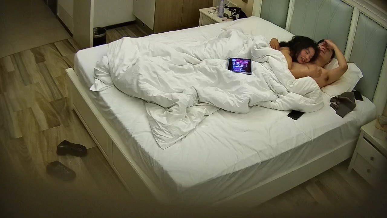 图片[7]-2025-8-1酒店偷拍 美女大学生被男友玩弄小穴后插入-老宋小屋