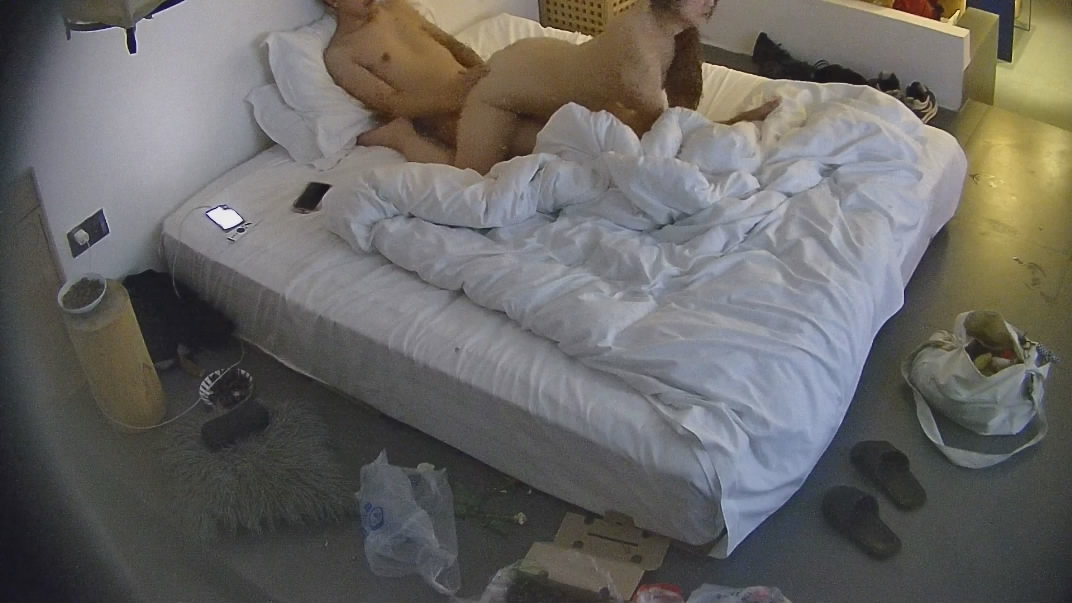 图片[5]-12-30流出酒店偷拍年轻情侣貌似庆祝什么把玫瑰花掰碎了上床大战各种姿势操-老宋小屋