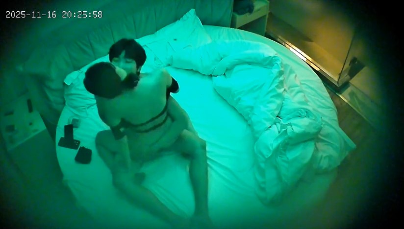 图片[9]-2025-11-15酒店偷拍 反差小学妹周末和小男友酒店做爱-老宋小屋