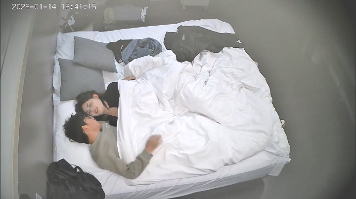 2026-1-15酒店偷拍 气质美女性欲旺盛主动爬到男友身上疯狂耸动-老宋小屋