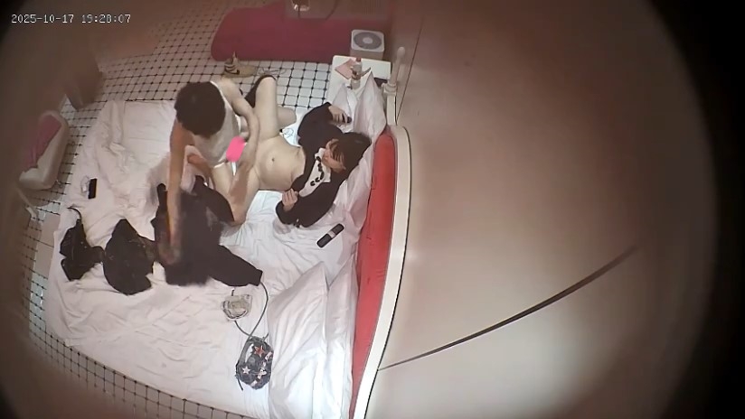 图片[4]-2025-10-17偷拍酒店 极品过膝黑丝美女和男友周末做爱-老宋小屋