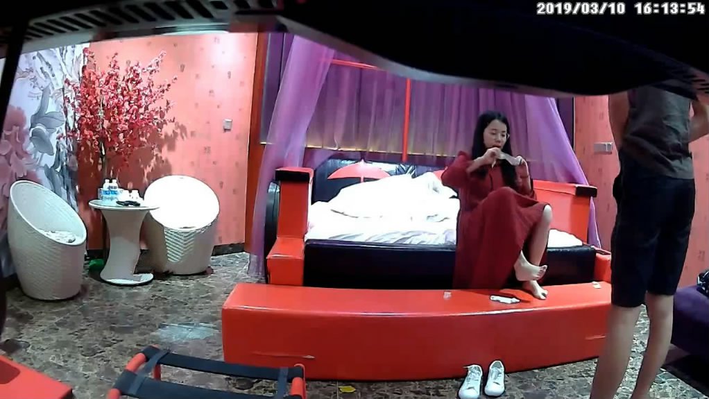 图片[1]-3月份最新流出情趣酒店豪华大房偷拍下午没有课来开房的大学生-老宋小屋