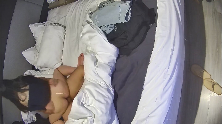 图片[2]-2025-12-31酒店偷拍 极品女神嗦牛子被男友扑倒打桩表情无比销魂-老宋小屋