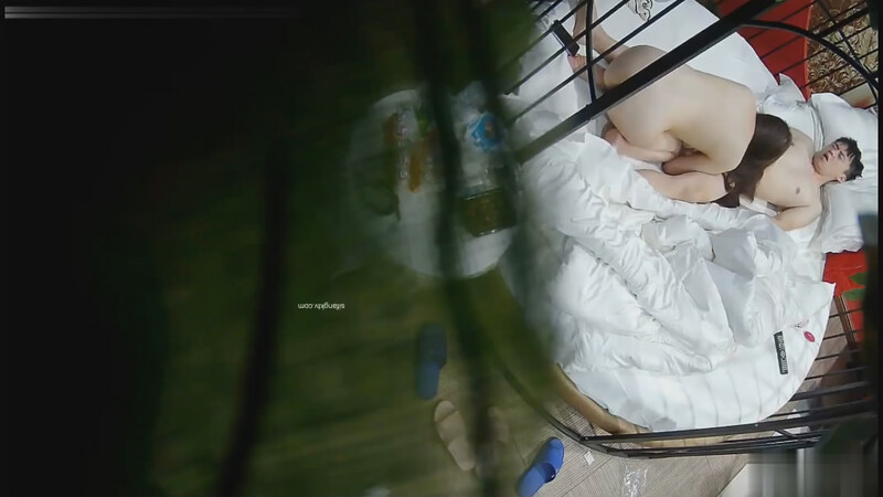 图片[8]-情趣酒店铁笼房高清偷拍❤️口味特别的富二代带了不少装备和女炮友开房把她草到杀猪嚎叫-老宋小屋