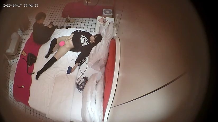 图片[3]-2025-10-17偷拍酒店 极品过膝黑丝美女和男友周末做爱-老宋小屋