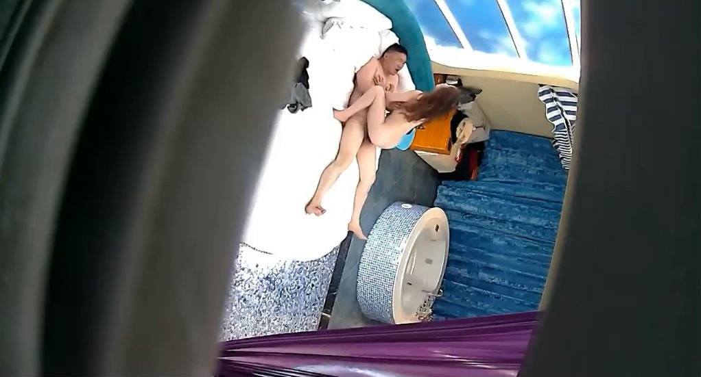 图片[4]-高质量精品酒店浴缸房偷拍年纪较大领导模样的大叔和情人开房鸡巴不够大用棒棒辅助干了两次-老宋小屋