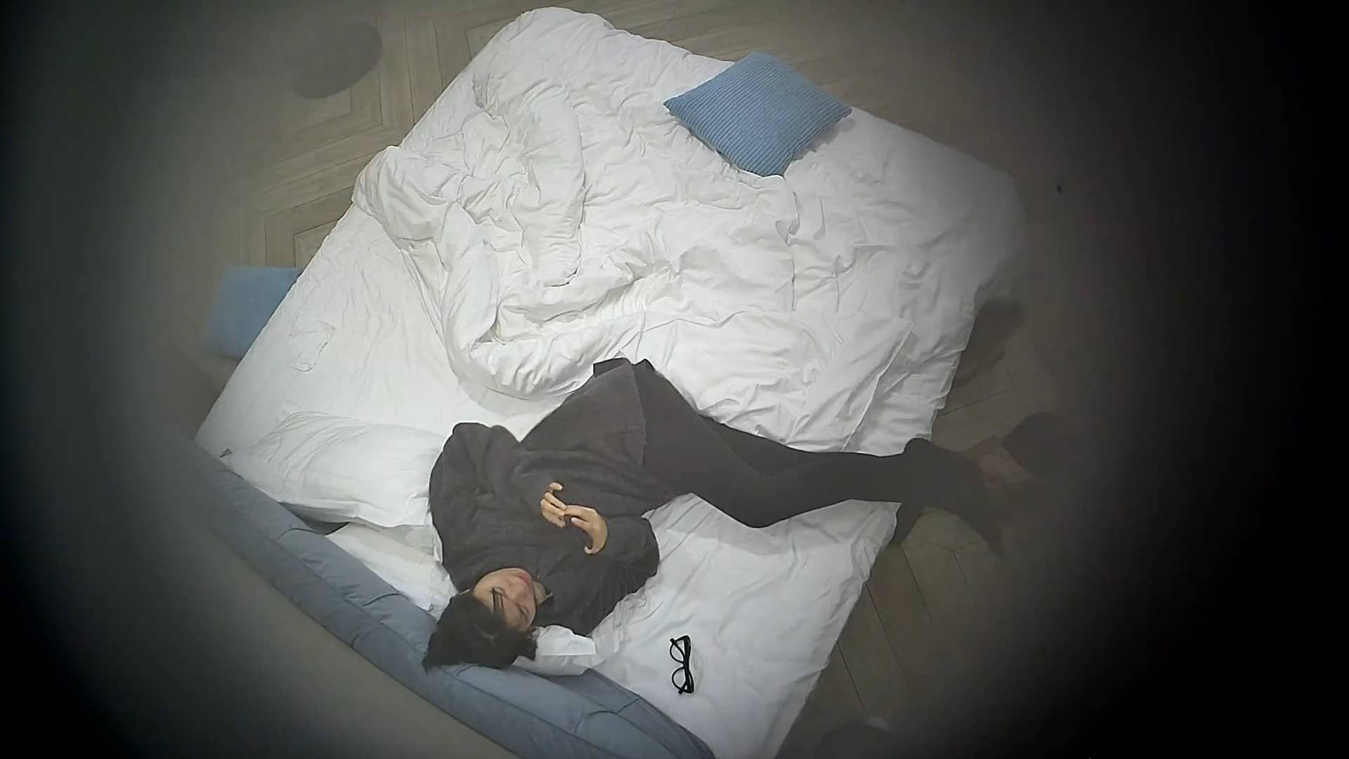 图片[1]-12-10酒店偷拍 年轻情侣就是体力好除了吃饭睡觉就一直腻歪啪啪拍照留念-老宋小屋