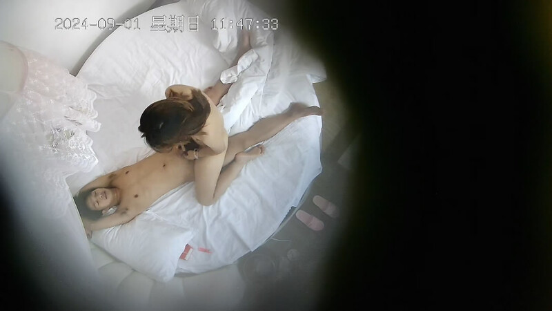 图片[6]-新流出酒店偷拍❤️年轻情侣开房极品身材反差婊女友醒后兴致来了后上演极速扭动-老宋小屋