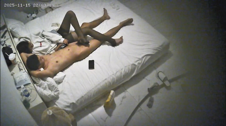 图片[3]-2025-11-16酒店偷拍 背着书包穿上短裙套上黑丝赴酒店开房被爆操-老宋小屋