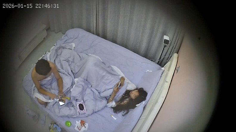 1-16流出酒店偷拍连续两天入住的情侣极品翘臀女神被臭小子玩穴后用臭吊猛操-老宋小屋