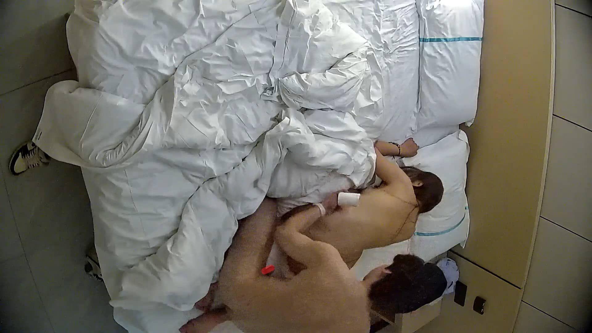 图片[3]-12-7流出酒店偷拍❤️不穿内衣的甜美可爱美女带上眼镜配合男友啪啪完整版-老宋小屋