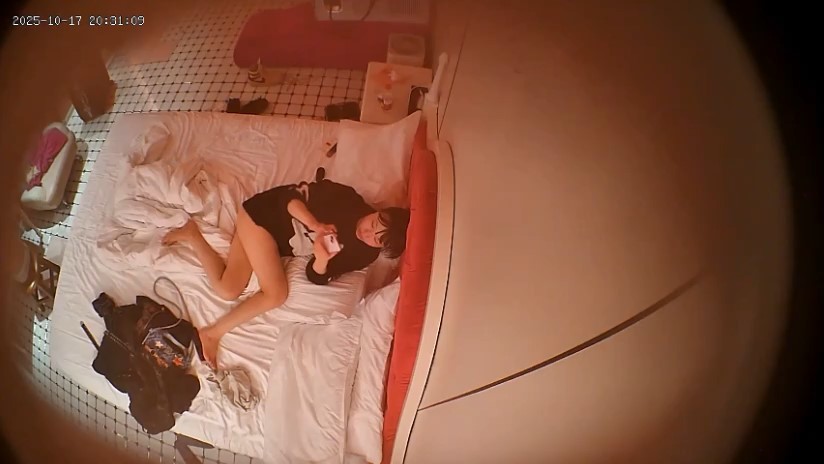 图片[6]-2025-10-17偷拍酒店 极品过膝黑丝美女和男友周末做爱-老宋小屋