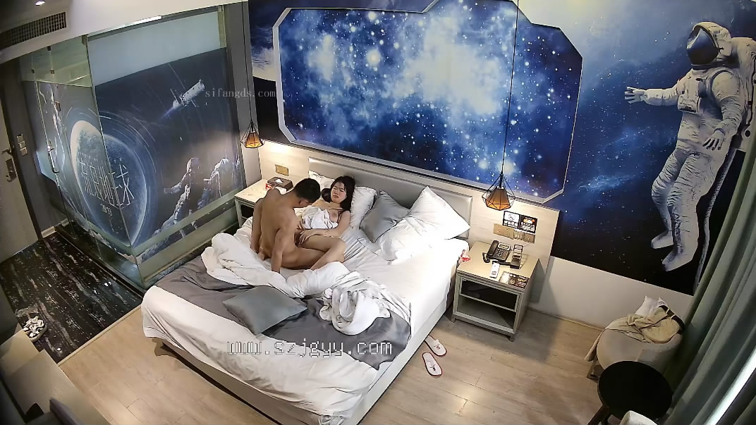 图片[1]-新片速递酒店高清偷拍??太空漫游房零零后粉色大奶妹子上门服务秃头男[MP4/1171MB]-老宋小屋