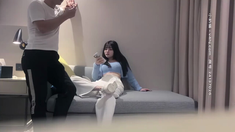 图片[3]-酒店约操长发齐刘海学生妹，壮硕大哥把她压在身下猛干淫水直流。-老宋小屋