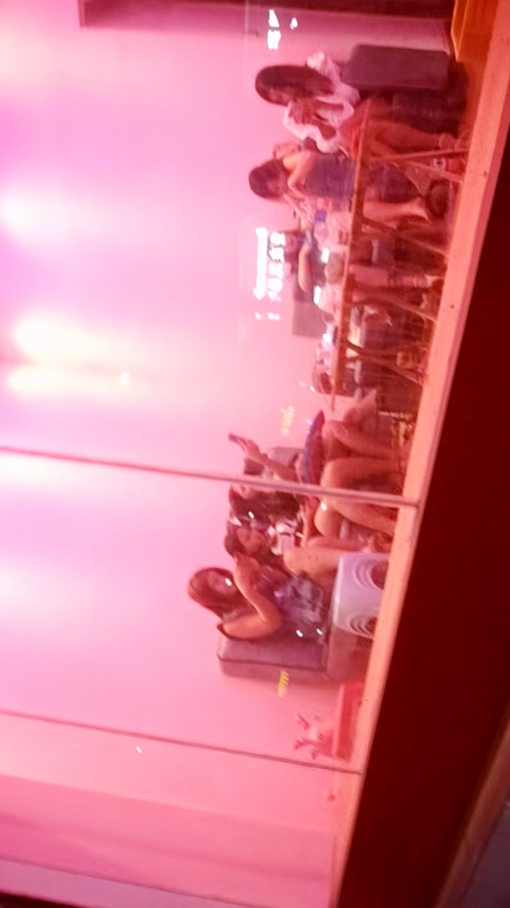 图片[2]-【站街的研究生】，20岁小伙深夜挑妹子，带回酒店缠绵，鸳鸯浴耐心听话，激情交合高潮阵阵-老宋小屋