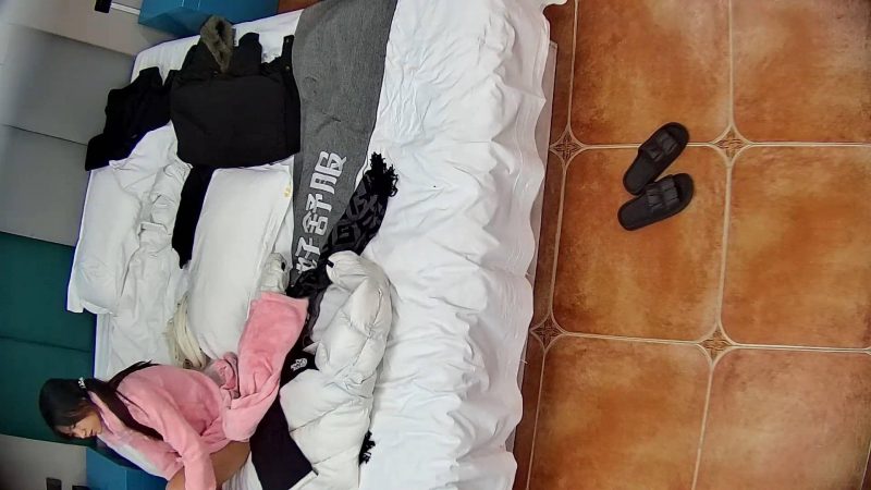 1-22酒店偷拍 大学生情侣小哥把粉嫩女友抠出水后被折叠起来狂操表情销魂-老宋小屋