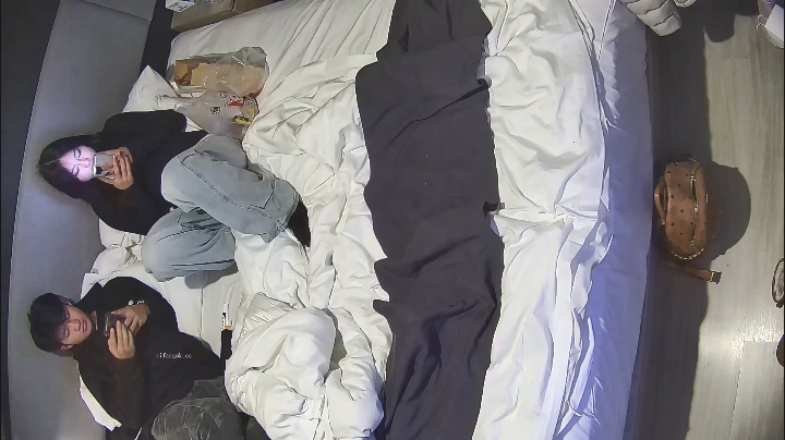 图片[3]-2025-12-31酒店偷拍 极品女神嗦牛子被男友扑倒打桩表情无比销魂-老宋小屋