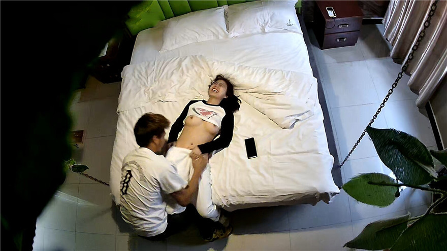 图片[5]-酒店摄像头偷拍眼镜学生妹被男同学胁迫来开房,直接霸王硬上弓脱她衣服,足足干了一个多小时,妹子都干惊厥了[MP4/702MB]-老宋小屋