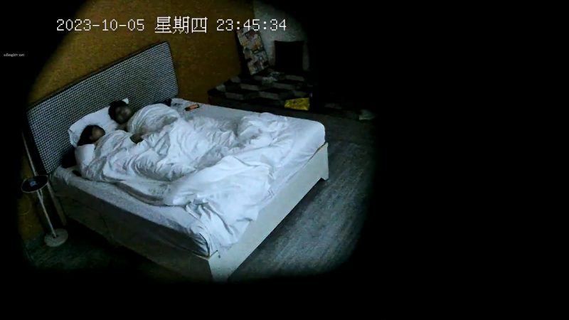 新流出酒店偷拍❤️极品身材美女和男友开房 晚上一炮睡醒又一炮  早起的那炮女的没满足骂了男的一声“废物-老宋小屋