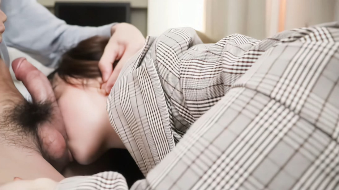 图片[4]-酒店約操白領小姐姐，超級嫩小逼裏面很濕，C罩杯堅挺白嫩美乳，吸吮大屌舔蛋專業，後入激情爆插2K搞高清-老宋小屋