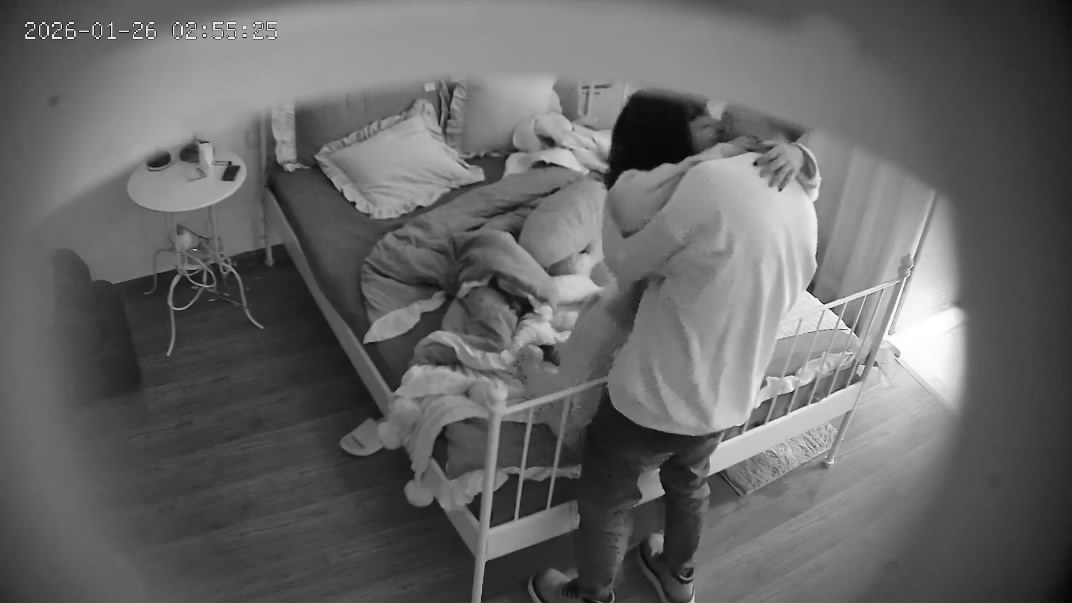 图片[1]-1-26流出酒店偷拍骚妇偷汉换好黑丝情趣被变态男炮友绑在床上炮机虐阴啪啪-老宋小屋