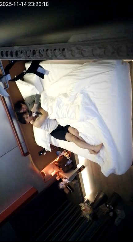 2025-11-14酒店偷拍 高颜值小美女和男友酒店激情做爱-老宋小屋