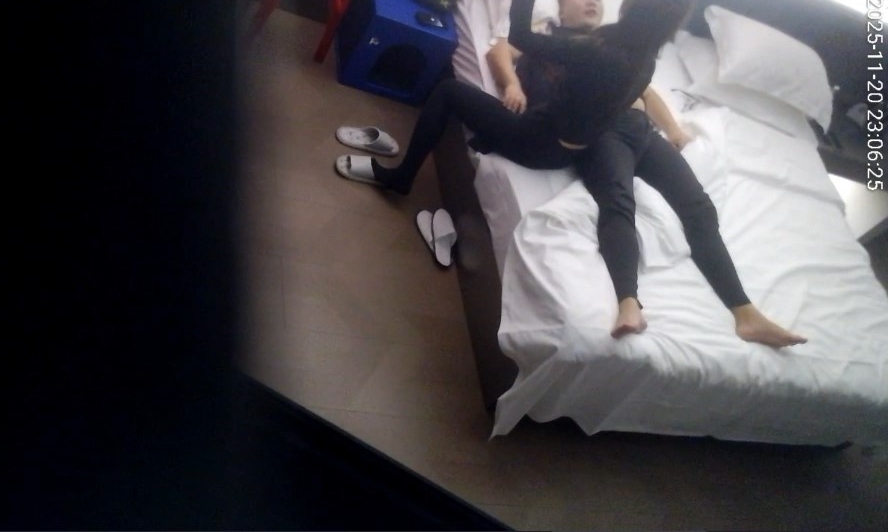 图片[2]-2025-11-20酒店偷拍 穿长裙女神和舔狗酒店来了一发-老宋小屋