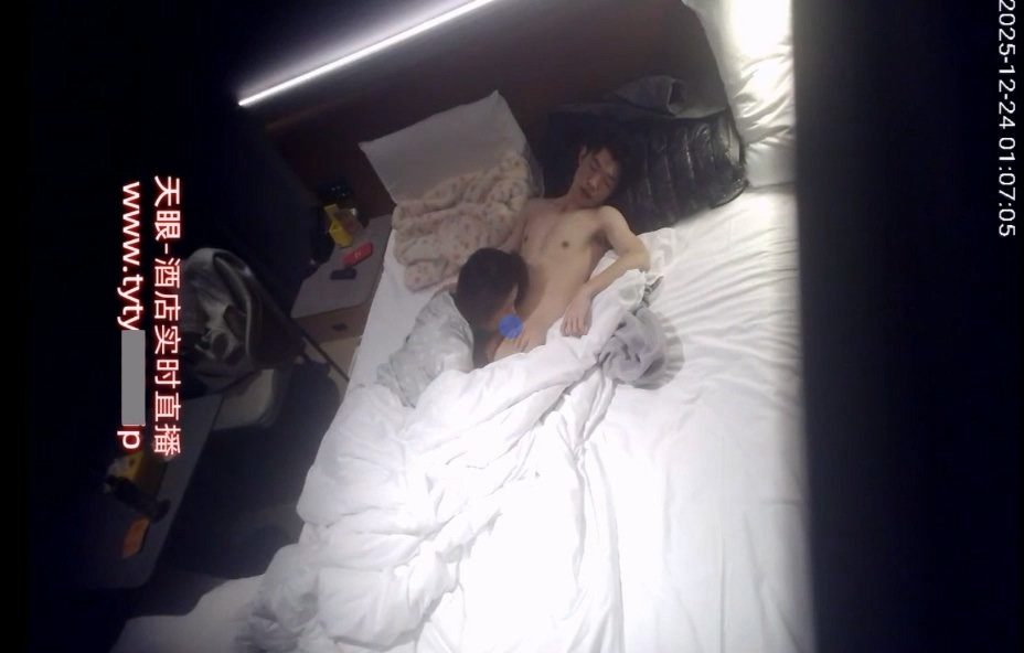 图片[6]-2025-12-24酒店偷拍 美脚少女被男孩搬腿猛操小穴-老宋小屋