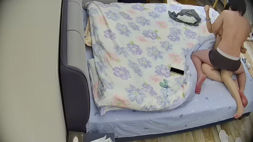 图片[1]-民宿酒店 12-11 很漂亮的美女被长毛怪给操了 进来先给跳蛋充上电 操逼之后 又让美女把跳蛋塞进逼里-老宋小屋