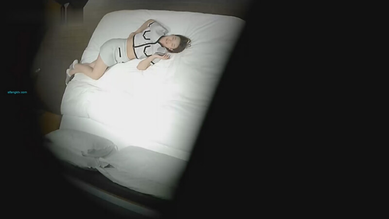 流出安防酒店摄像头偷拍❤️白领小姐姐下班开好房让男友过来啪啪啪-老宋小屋